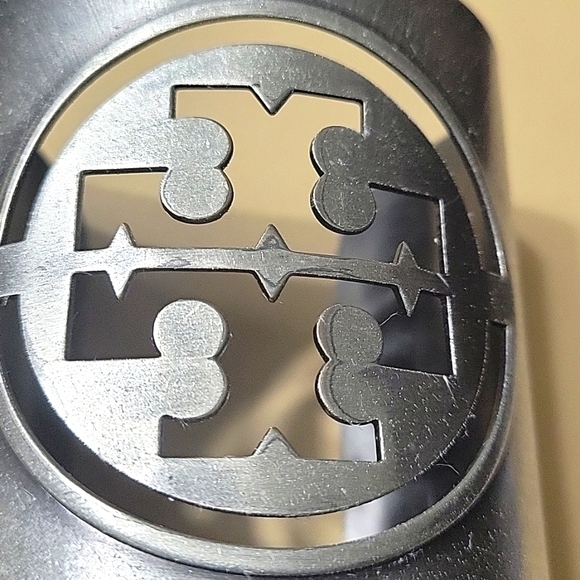 TORY BURCH MATTE TEXTURED GUNMENTAL  CUFF BRACELET RARE - Picture 2 of 6